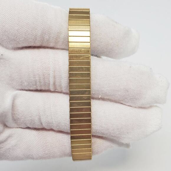 Disney X Lorus Mickey Mouse Gold-Tone Analog Watch - Rare Left-Facing Mickey! - Picture 6 of 13